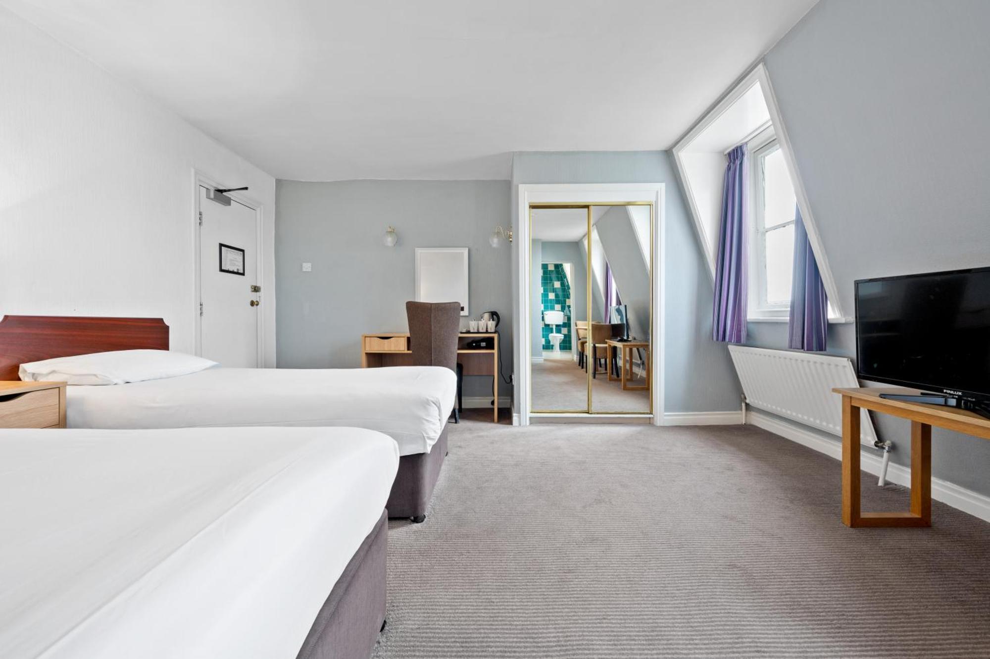 Royal Whitby Hotel Room photo